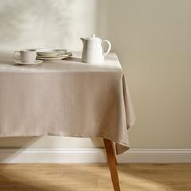 Fata de masa loma