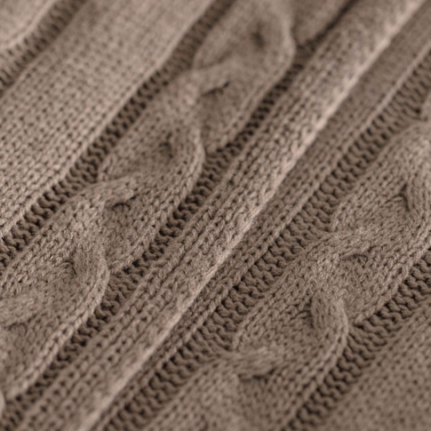 Fata de perna janata