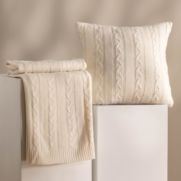 Fata de perna janata