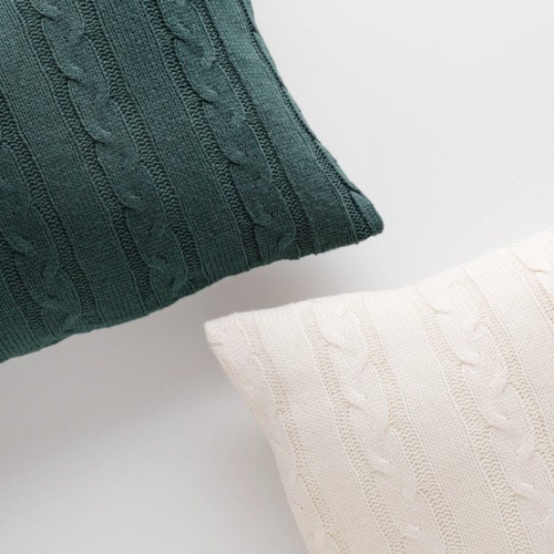 Fata de perna janata