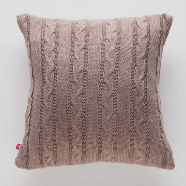 Fata de perna janata