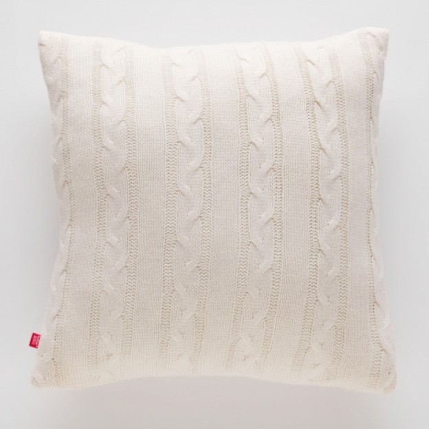 Fata de perna janata